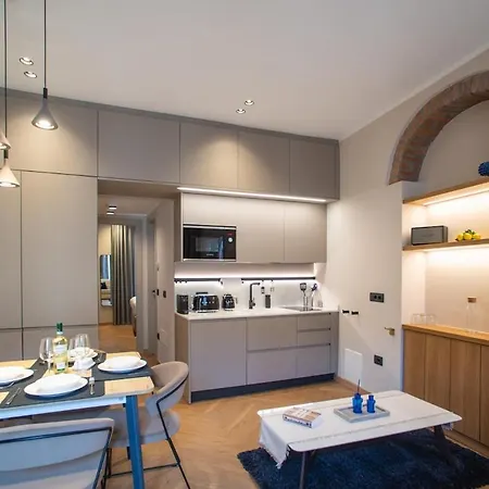 Sunkissed Porta Venezia Apartment